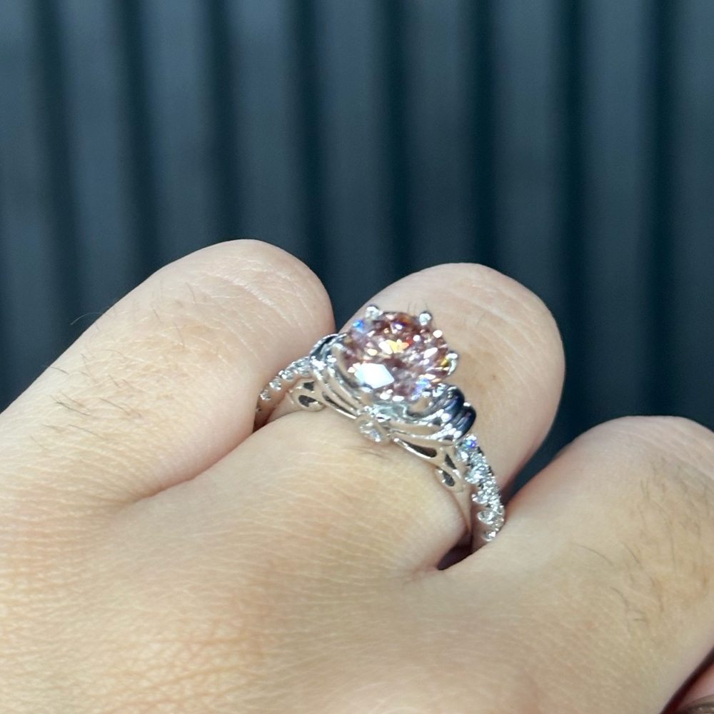Elegant White Gold and Pink Diamond Ring